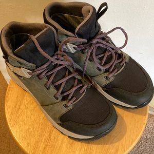 Teva hiking- sneaker boots women’s 8